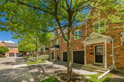 Condo Townhouse in Burlington