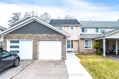 Att/Row/Townhouse in Brampton