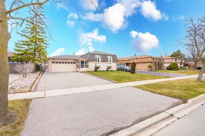 Detached in Oakville