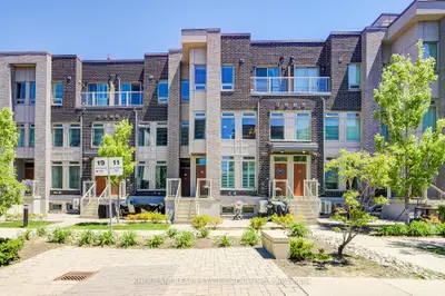 11 Applewood Lane 240, Toronto W08, On M9c 0c1