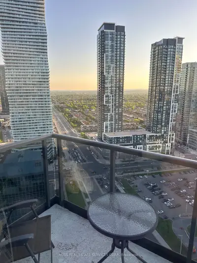 330 Burnhamthorpe Road W 3004, Mississauga, On L5b 3y5