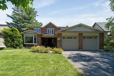 Detached in Oakville