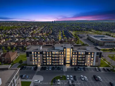 Condo Apartment in Milton