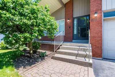 202 Whitchurch Mews, Mississauga, On L5a 4b3