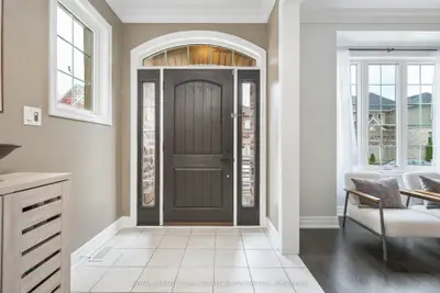 62 Hoey Crescent, Oakville, On L6m 0w4