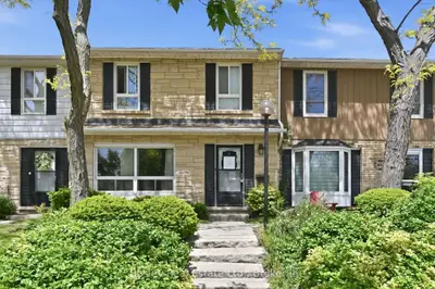Condo Townhouse in Burlington
