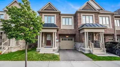 Att/Row/Townhouse in Milton