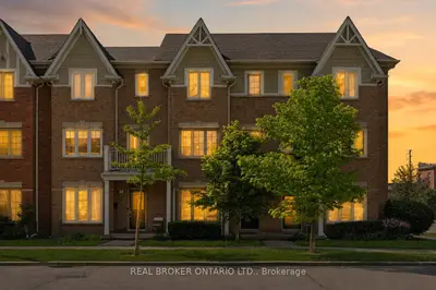 Condo Townhouse in Toronto