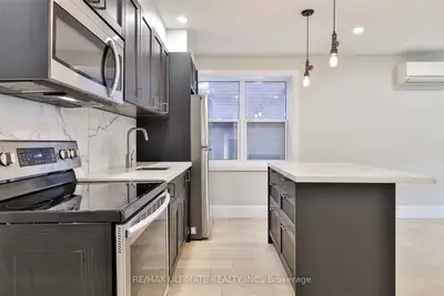 8 Grafton Avenue Main, Toronto W01, On M6r 1c4