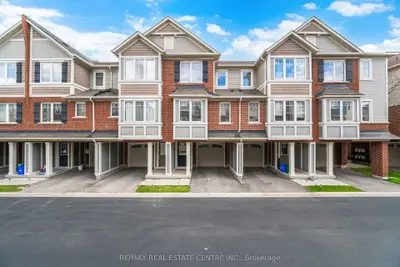 Att/Row/Townhouse in Milton