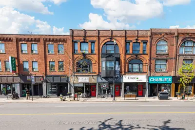 Att/Row/Townhouse in Toronto