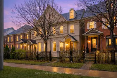 Att/Row/Townhouse in Mississauga