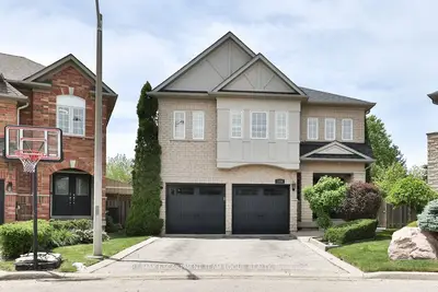 Detached in Burlington