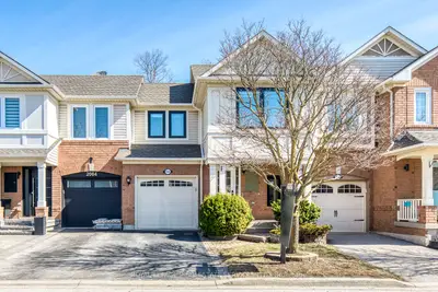 Att/Row/Townhouse in Burlington