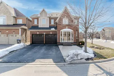 4 Beresford Crescent, Brampton, On L6p 2m3