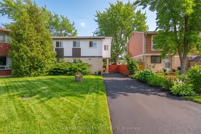 7 Greenhills Square, Brampton, On L6s 2j4