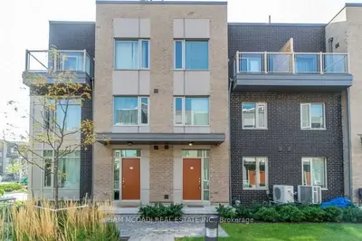 22 Applewood Lane 33, Toronto W08, On M9c 2z7