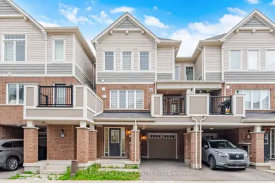 Att/Row/Townhouse in Milton