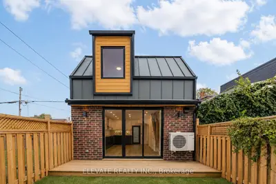 144 Ascot Avenue 3, Toronto W03, On M6e 1g4