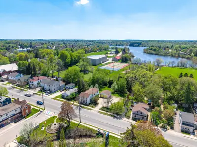 76 Main Street N, Halton Hills, On L7j 1w2