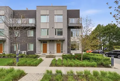 18 Applewood Lane 25, Toronto W08, On M9c 0c1