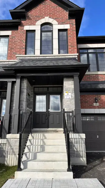 Att/Row/Townhouse in Brampton
