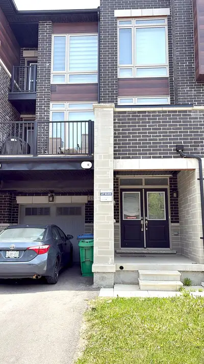 Att/Row/Townhouse in Brampton