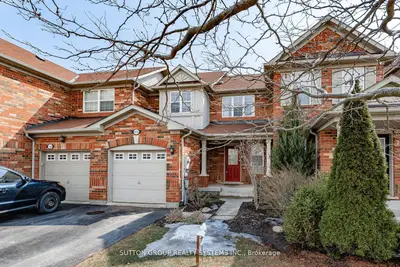 Att/Row/Townhouse in Milton
