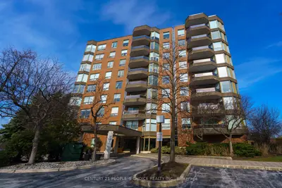 Condo Apartment in Oakville