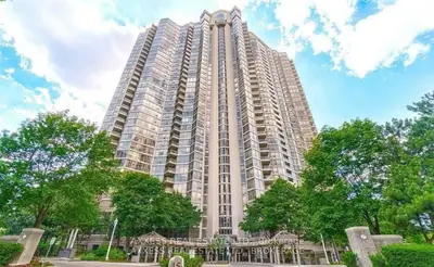 45 Kingsbridge Garden Circle #502, Mississauga, On L5r 3k4