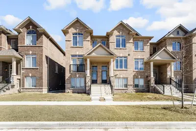 Att/Row/Townhouse in Brampton