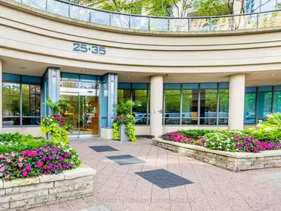 35 Viking Lane 2040, Toronto, On M9b 0a2