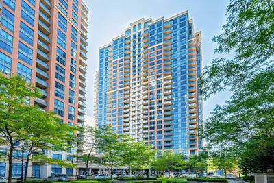 35 Viking Lane 2040, Toronto, On M9b 0a2
