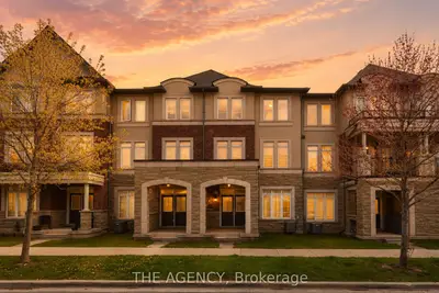 Att/Row/Townhouse in Oakville