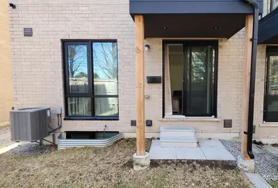 Att/Row/Townhouse in Toronto