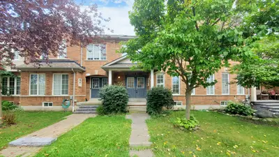 Att/Row/Townhouse in Mississauga