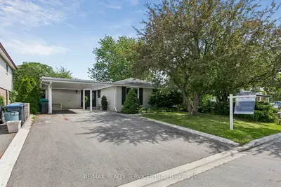 26 Watson Crescent, Brampton, On L6w 1e7