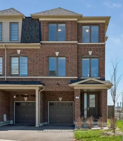Att/Row/Townhouse in Brampton