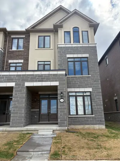Att/Row/Townhouse in Brampton