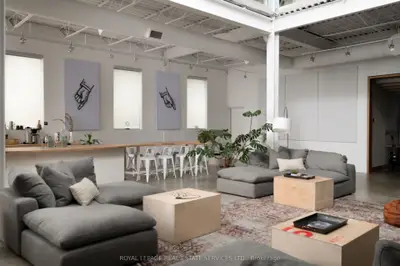 1 Roof Garden Lane, Toronto, On M6h 1r2