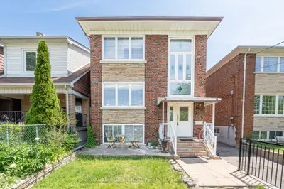 Triplex in Toronto