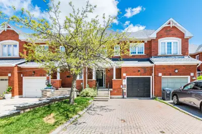 Att/Row/Townhouse in Mississauga