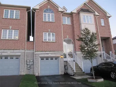 Att/Row/Townhouse in Mississauga