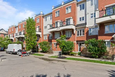 Condo Townhouse in Oakville