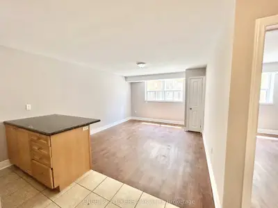 100 Twenty Fifth Street 14, Toronto, On M8v 3p9