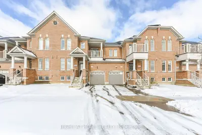 Att/Row/Townhouse in Brampton