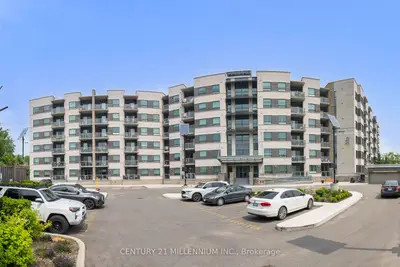Condo Apartment in Milton