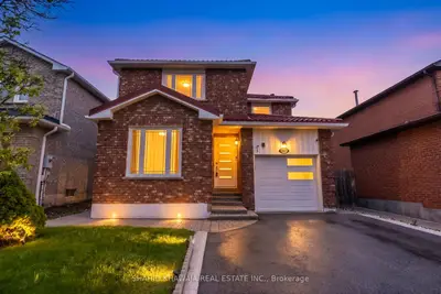7425 Doverwood Drive, Mississauga, On L5n 6n3