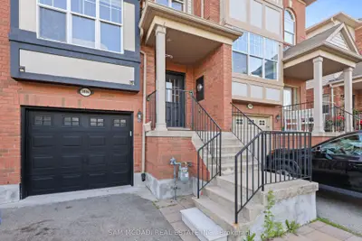Att/Row/Townhouse in Oakville