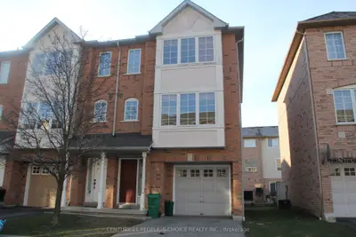 Condo Townhouse in Mississauga
